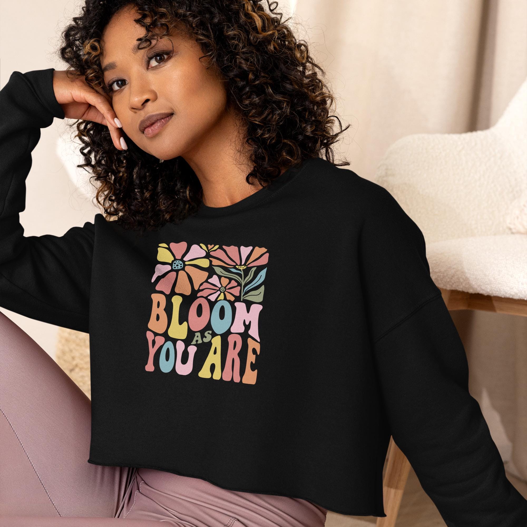 Retro Crop Top Sweatshirt, Boho Flower Shirt, Vintage Floral Shirt, Best Gifts For Her, Christmas Gifts idea