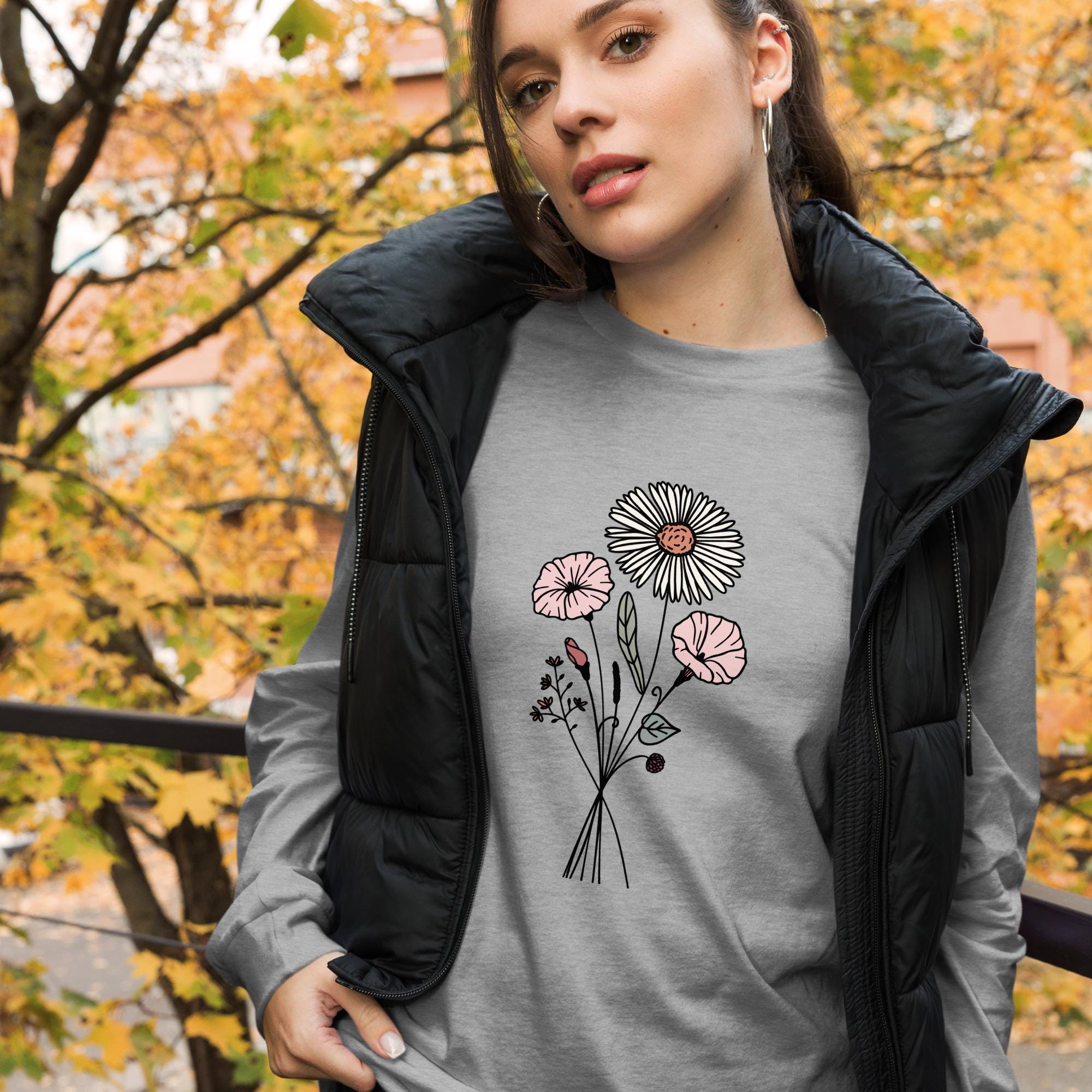 Custom Birth Month Flower T-Shirt - Sentimental Gift for Grandma - Floral Design - Perfect for Mother&#39;s Day