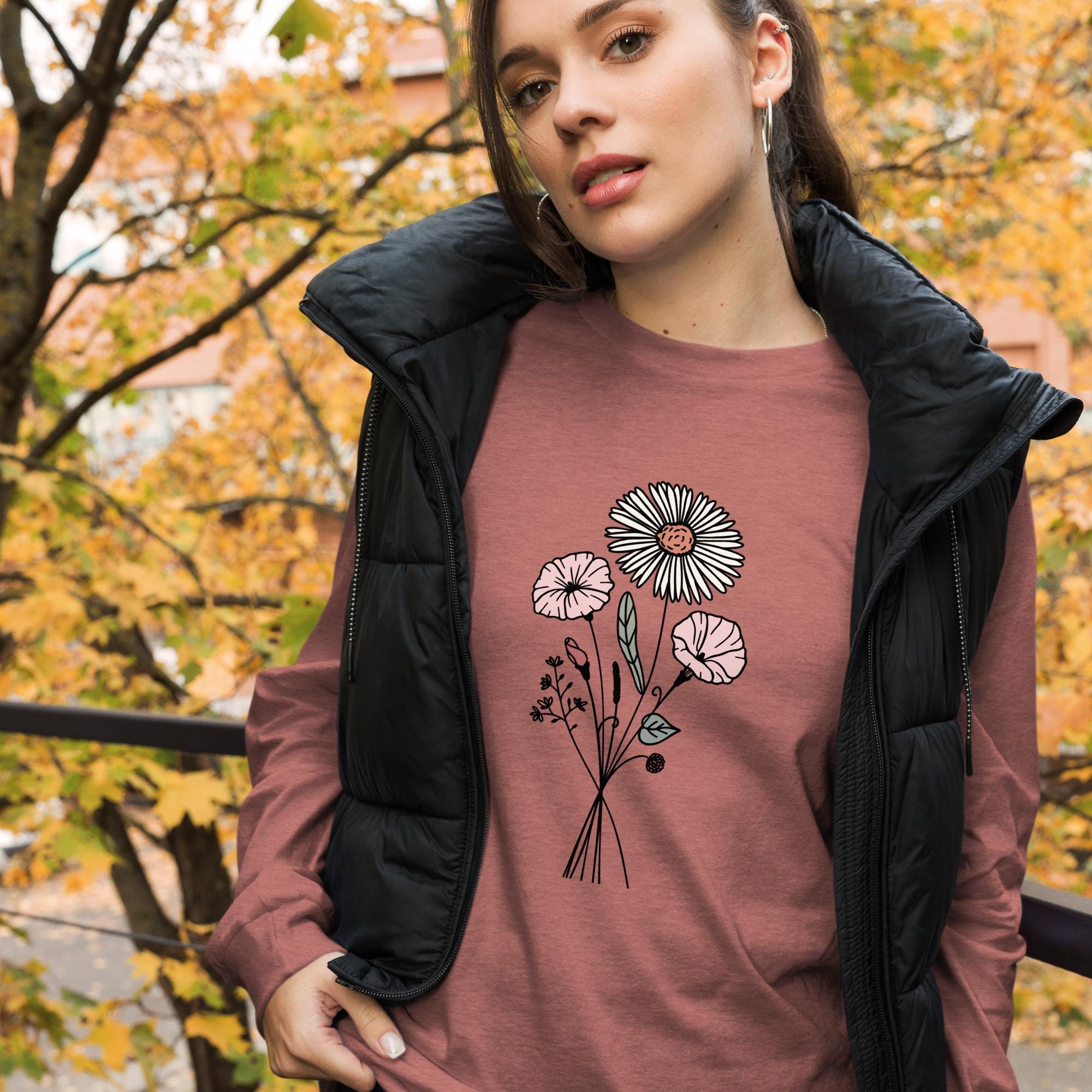 Custom Birth Month Flower T-Shirt - Sentimental Gift for Grandma - Floral Design - Perfect for Mother&#39;s Day